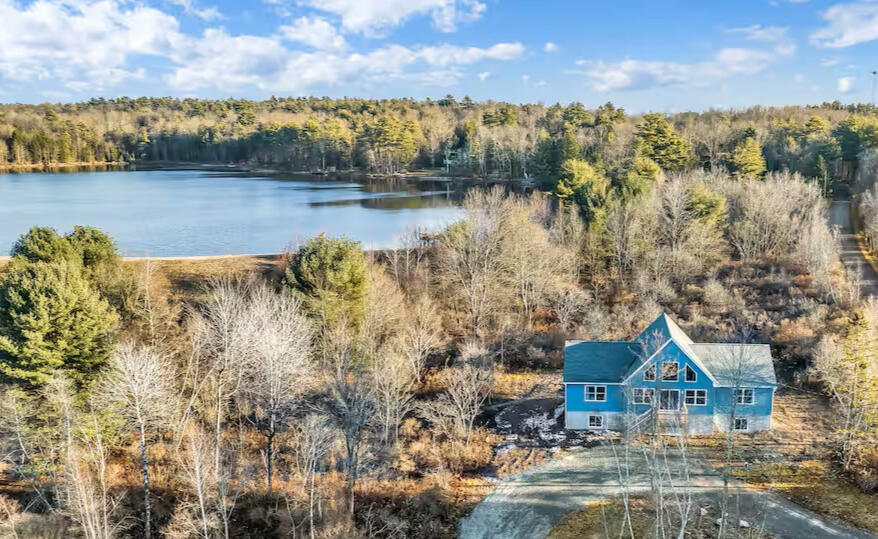 House on Lake Sinca House on Lake Sinca