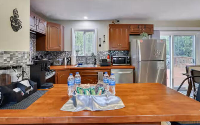 Common/Living Area House on Lake Sinca